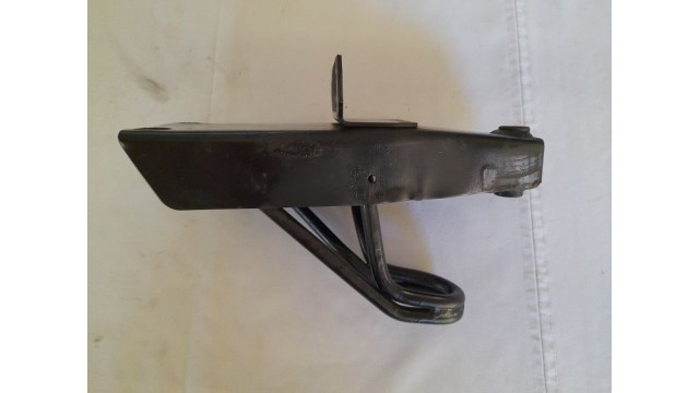 Mounting Bracket Front Bumper with Towing Point RHF