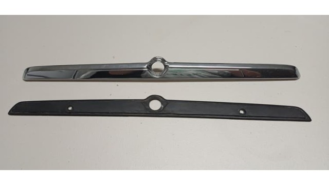 Boot-Trunk Lid Chrome Plinth + Rubber Seal