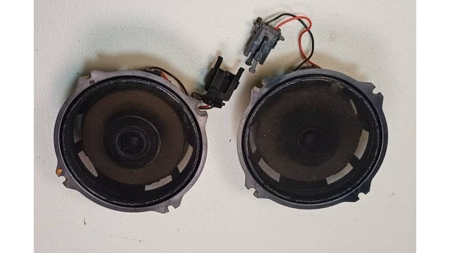 Philips Speakers 80hm 30W to 40W Per Channel Set of 2 